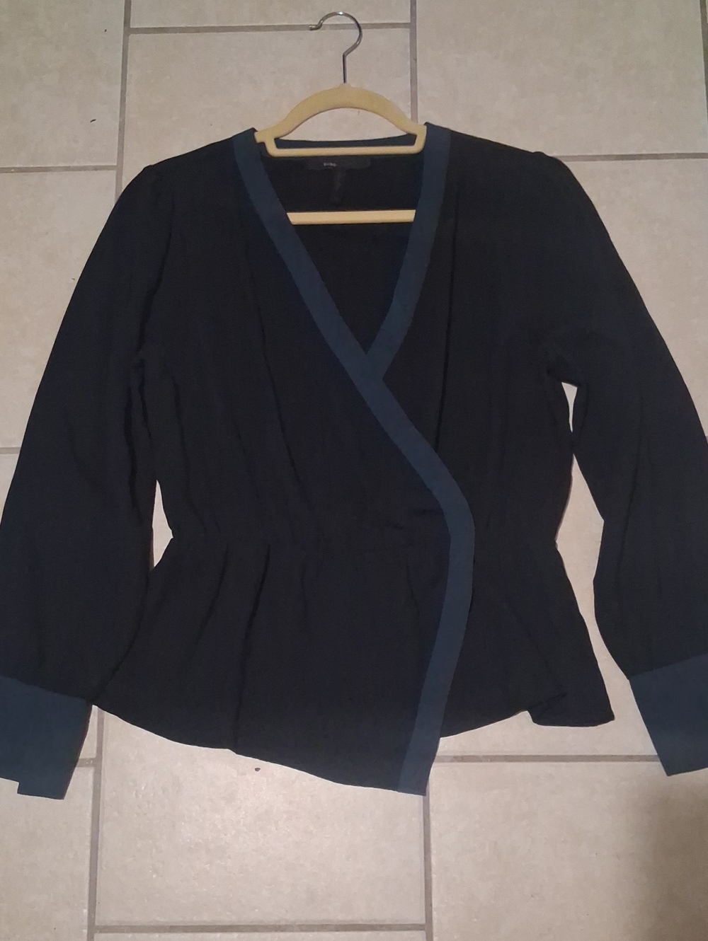 BCBGMax Azria Sz M Black & Teal Wrap Blouse
